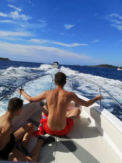 rent-a-boat-porec-24